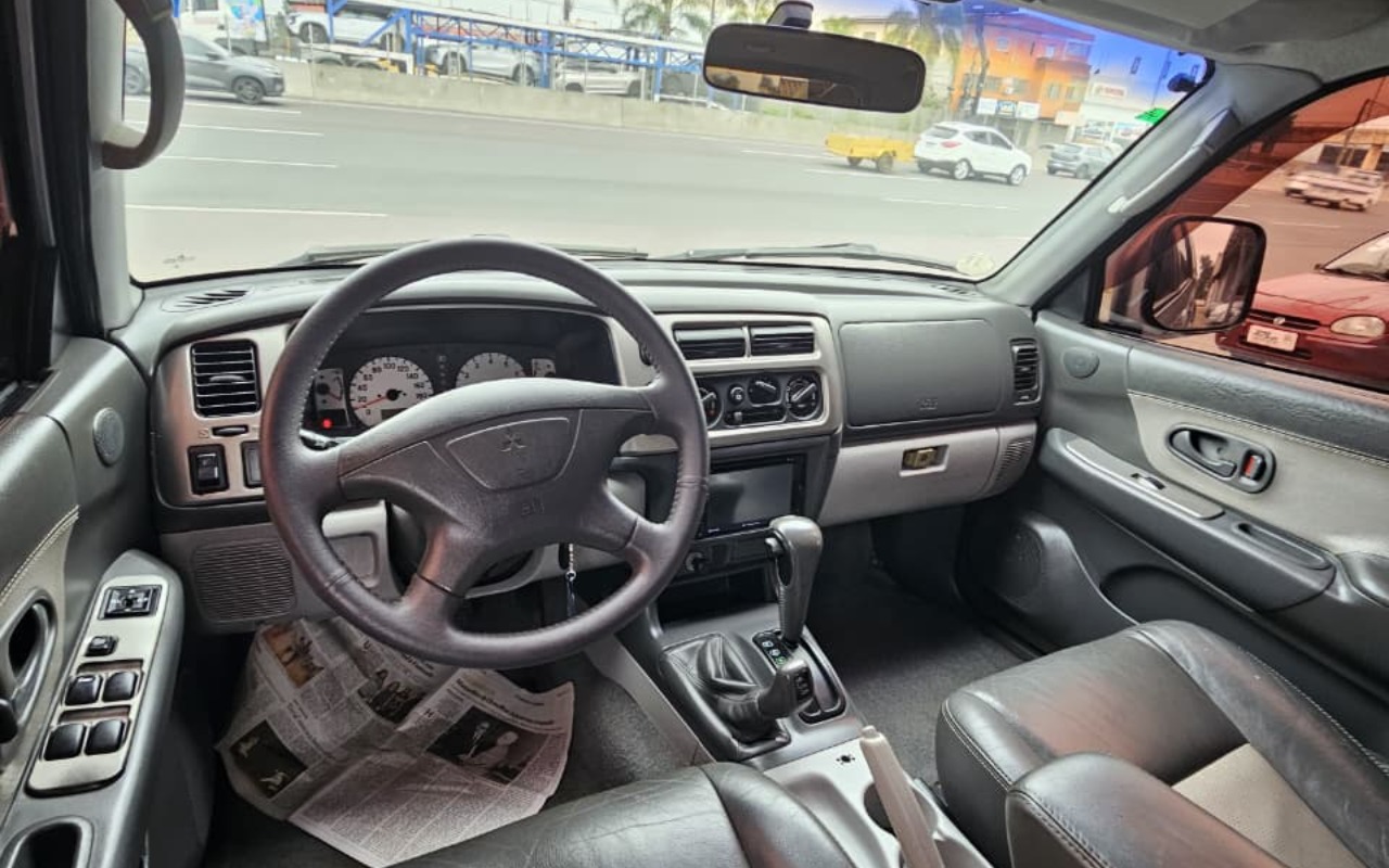 imagem-https://www.socarrao.com.br/sc-vehicle-images-prod/3093349/1786110474515-ODdjNWNjZWQtMDQwOC00NjlhLTlmYWUtYjg0MTg2OTA1NzQ2LmpwZw.jpg