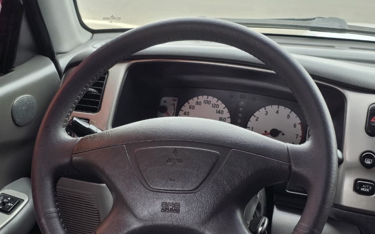 imagem-https://www.socarrao.com.br/sc-vehicle-images-prod/3093349/1786110474695-MTExNzg0MjAtMGY2ZS00MGIyLTllOTktNDgwOTNiYjljZWVjLmpwZw.jpg