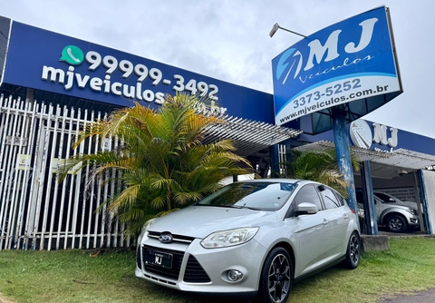Ford Focus 2014 Prata — foto 1 de 3