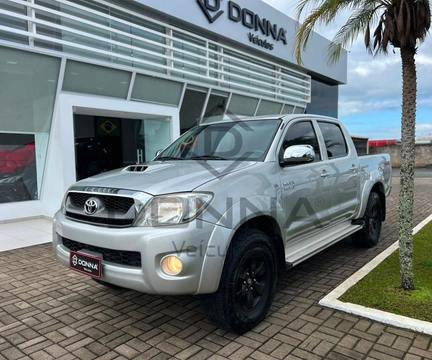 Toyota Hilux 2011 Prata — foto 1 de 3