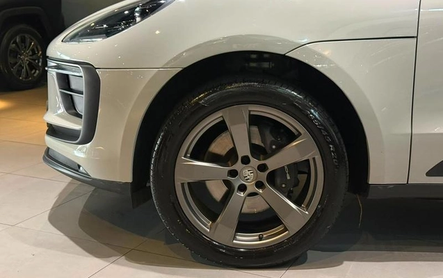 imagem-https://www.socarrao.com.br/sc-vehicle-images-prod/3093527/1789137012507-8358232_13_B_7270f85109.jpeg