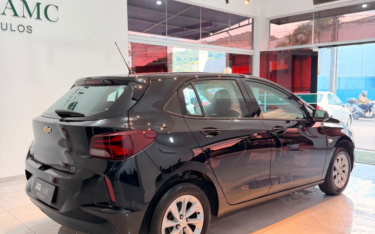 imagem-https://www.socarrao.com.br/sc-vehicle-images-prod/3093677/1786117367095-V2hhdHNBcHAgSW1hZ2UgMjAyNi0wOC0wNyBhdCAxMS4wMC4xNS5qcGVn.jpeg