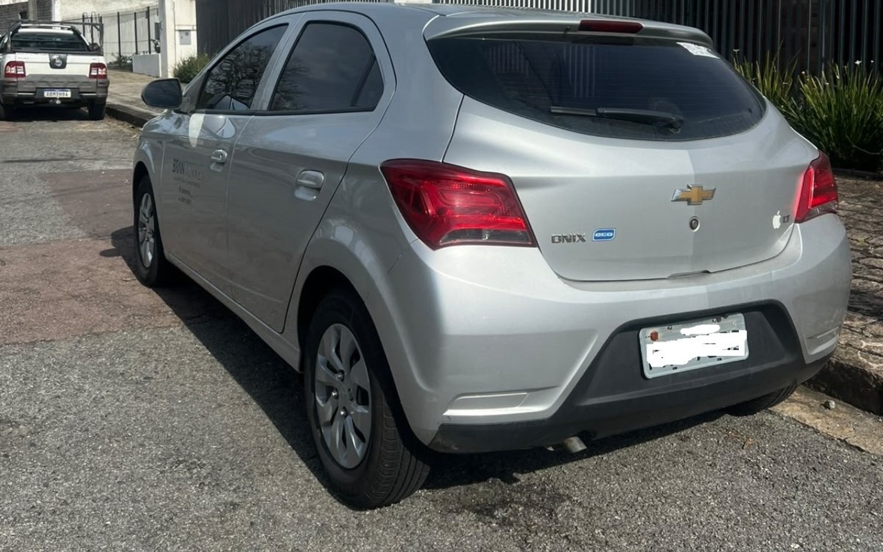 imagem-https://www.socarrao.com.br/sc-vehicle-images-prod/3093740/1786495888356-V2hhdHNBcHAgSW1hZ2UgMjAyNi0wOC0wNyBhdCAxMy4zMy41Mi5qcGVn.jpeg