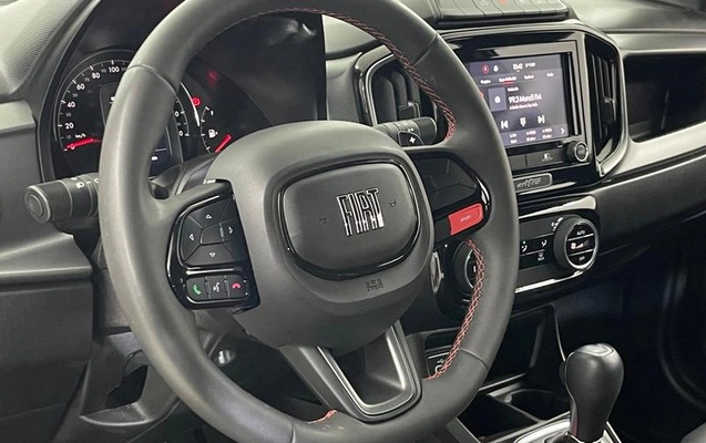 imagem-https://www.socarrao.com.br/sc-vehicle-images-prod/3094032/1786123283494-8314996_13_B_f41682bea5.jpeg