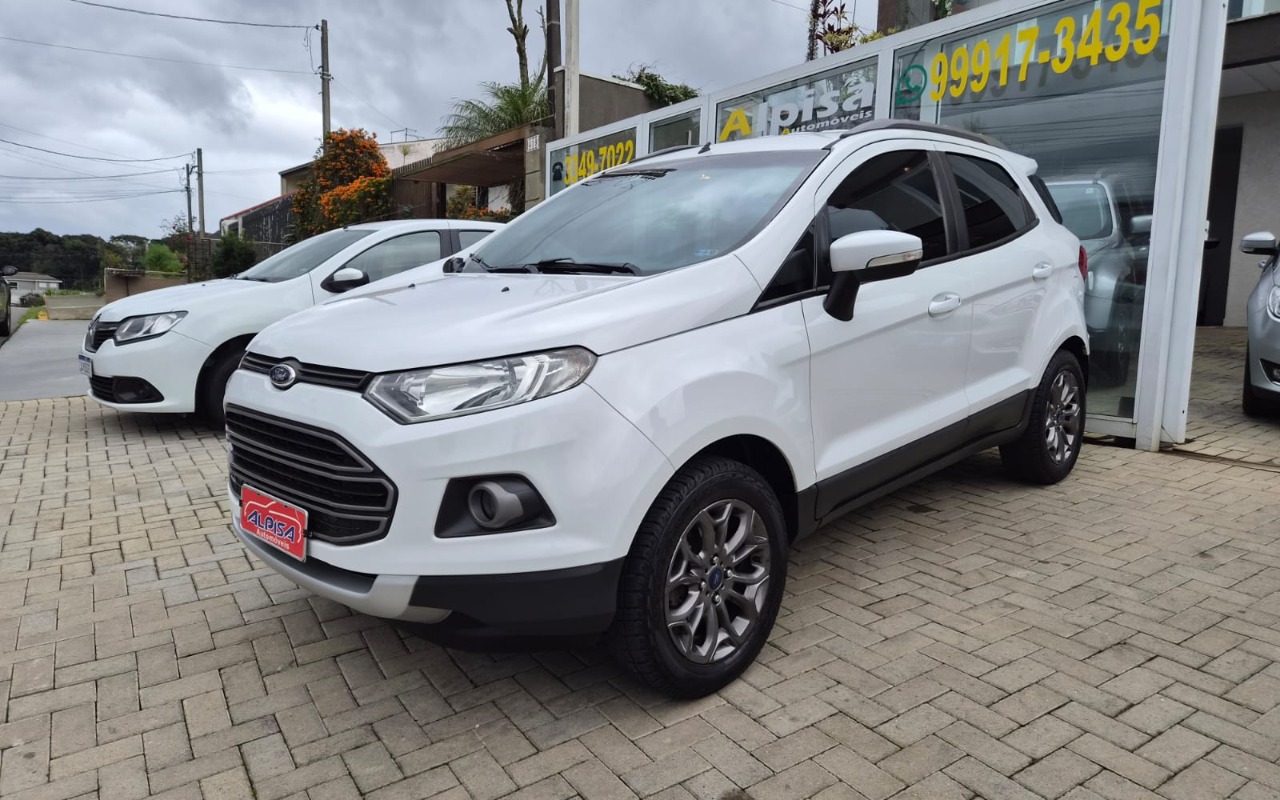 Ford EcoSport 2016 Branco — foto 1 de 3