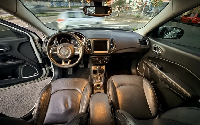 imagem-https://www.socarrao.com.br/sc-vehicle-images-prod/3094087/1786124374773-1_035119.jpg