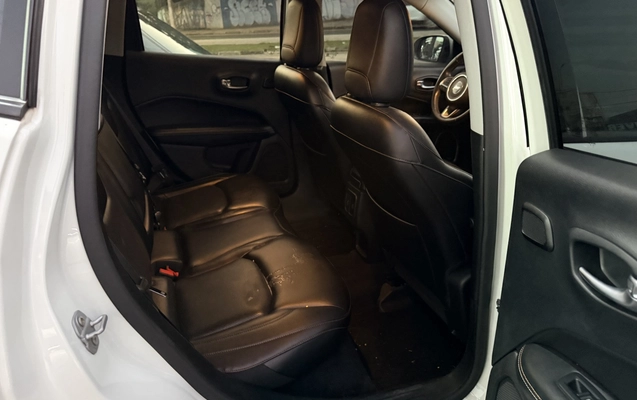imagem-https://www.socarrao.com.br/sc-vehicle-images-prod/3094087/1786124374778-1_035122.jpg