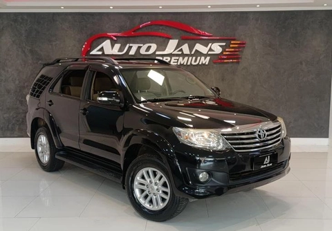 Toyota Hilux SW4 2015 Preto — foto 1 de 3