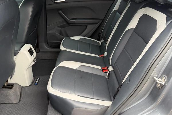 imagem-https://www.socarrao.com.br/sc-vehicle-images-prod/3094223/1788889948409-8359341_4_B_898e8badaa.jpeg