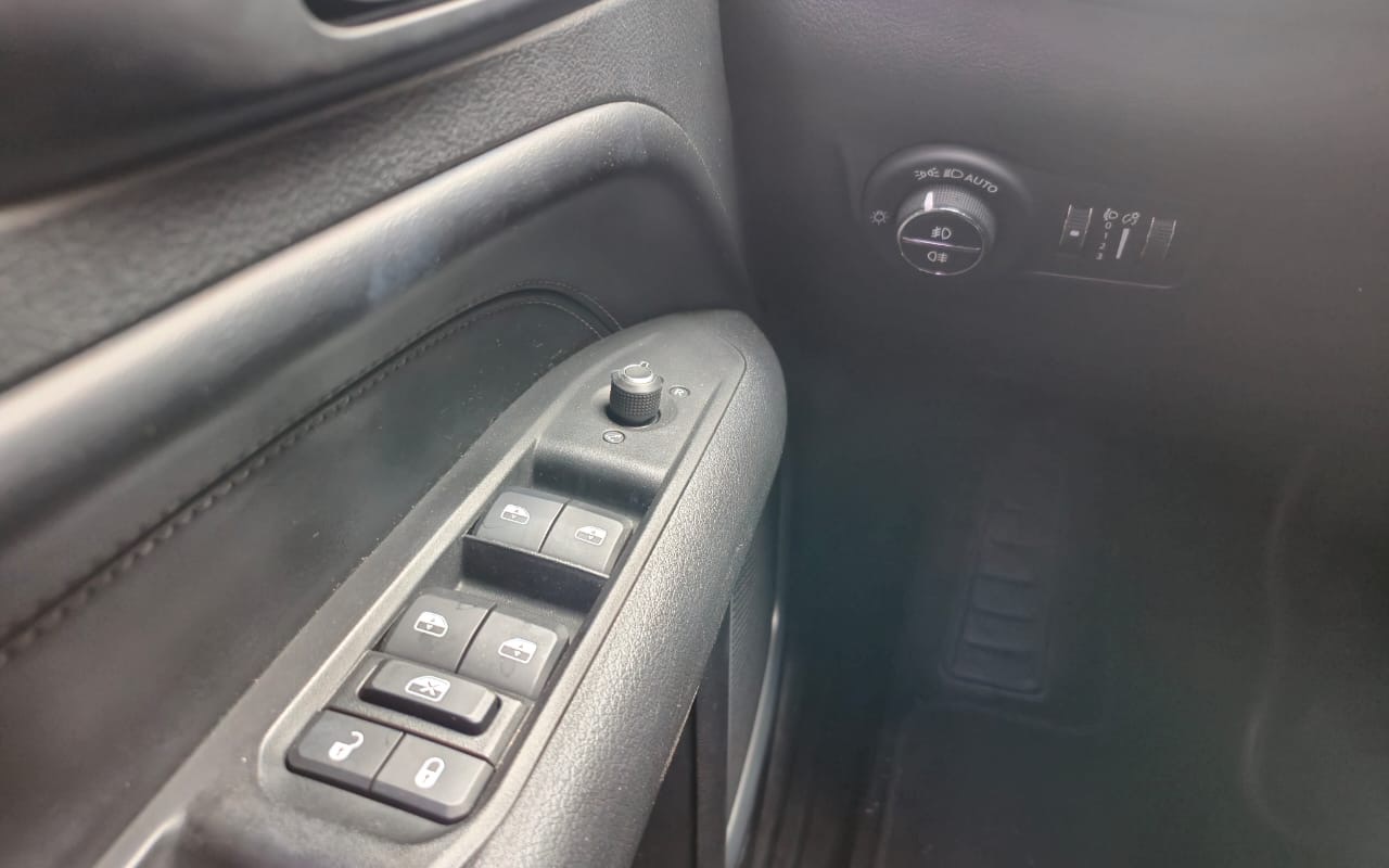 imagem-https://www.socarrao.com.br/sc-vehicle-images-prod/3094229/1786126299743-OTZjYmY4NWItYmVlNy00MDUwLWEzMmItZDQyY2ZhYjJkNDE3LmpwZWc.jpeg