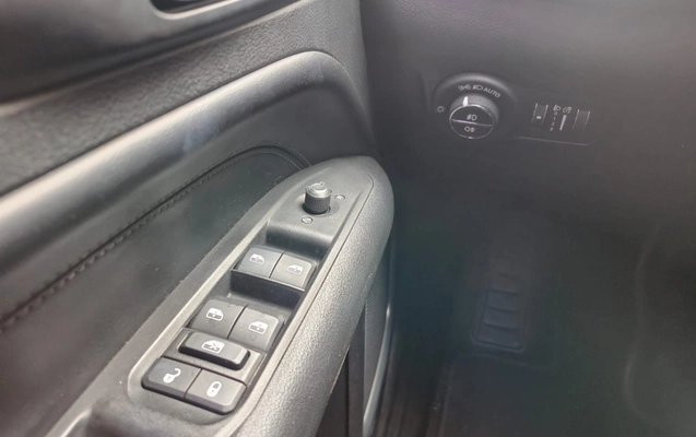 imagem-https://www.socarrao.com.br/sc-vehicle-images-prod/3094229/1786126299743-OTZjYmY4NWItYmVlNy00MDUwLWEzMmItZDQyY2ZhYjJkNDE3LmpwZWc.jpeg