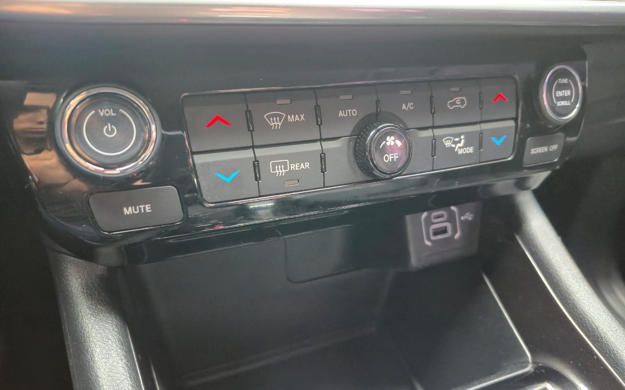 imagem-https://www.socarrao.com.br/sc-vehicle-images-prod/3094229/1786126299888-NDRjMTk5M2ItMGU4ZS00ZGY0LThjODItNjE3MzNhMWUxZGU2LmpwZWc.jpeg