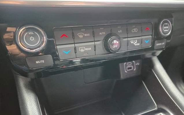 imagem-https://www.socarrao.com.br/sc-vehicle-images-prod/3094229/1786126299888-NDRjMTk5M2ItMGU4ZS00ZGY0LThjODItNjE3MzNhMWUxZGU2LmpwZWc.jpeg