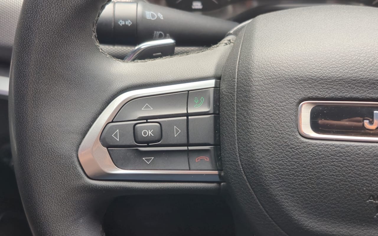 imagem-https://www.socarrao.com.br/sc-vehicle-images-prod/3094229/1786126300114-OTM3NGE1M2YtNmY3OS00NDg4LTllOWUtM2E2NGRkNWRmZmU4LmpwZWc.jpeg