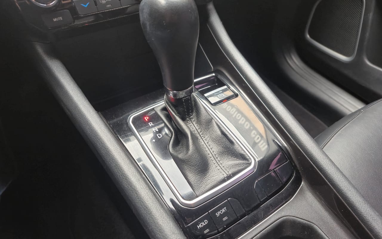 imagem-https://www.socarrao.com.br/sc-vehicle-images-prod/3094229/1786126300189-YWJiM2QwNjAtMjQwOC00ODlhLTlmMDAtMjcwZWUyY2FlNzAwLmpwZWc.jpeg
