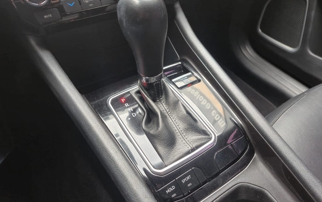 imagem-https://www.socarrao.com.br/sc-vehicle-images-prod/3094229/1786126300189-YWJiM2QwNjAtMjQwOC00ODlhLTlmMDAtMjcwZWUyY2FlNzAwLmpwZWc.jpeg