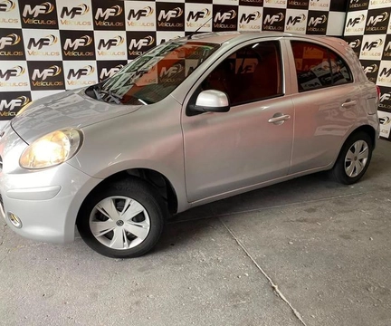 Nissan MARCH 1.0 16V Flex Fuel 5p 2015 Prata — foto 1 de 3