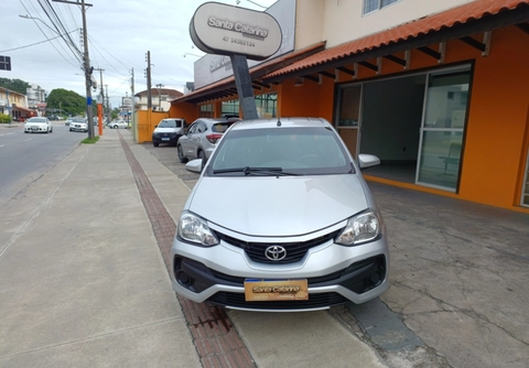 Toyota Etios 2019 Prata — foto 1 de 3
