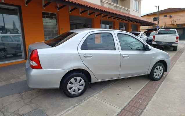 imagem-https://www.socarrao.com.br/sc-vehicle-images-prod/3094558/1786131500204-app-photos-ri66zFKahHxtp3Jif260pDn8WygVBGa6.jpg