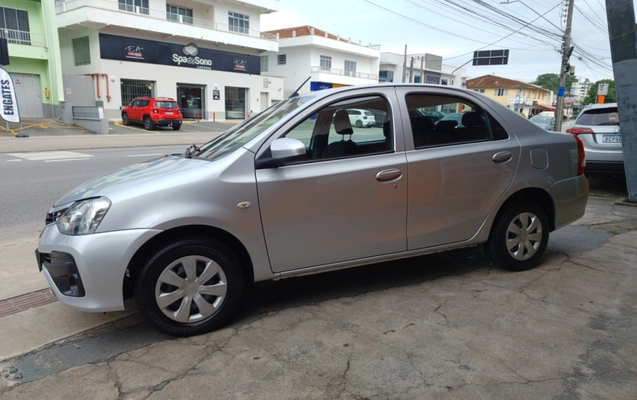 imagem-https://www.socarrao.com.br/sc-vehicle-images-prod/3094558/1786131500208-app-photos-jcT8yHNCVixwnvOajayZ9aRbywXGFGiq.jpg