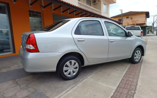imagem-https://www.socarrao.com.br/sc-vehicle-images-prod/3094558/1786131500211-app-photos-ZYl1zvazu3G1KCHZ4KjFiHPF0znYlgSG.jpg