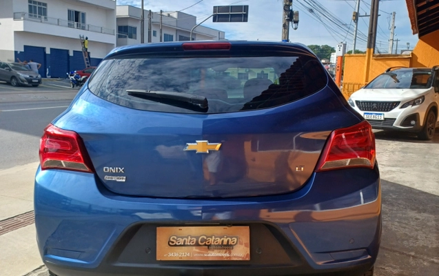 imagem-https://www.socarrao.com.br/sc-vehicle-images-prod/3094568/1786131590712-app-photos-wQakNrwIkFjS3zpPurhDOWRtQd3DKdNq.jpg