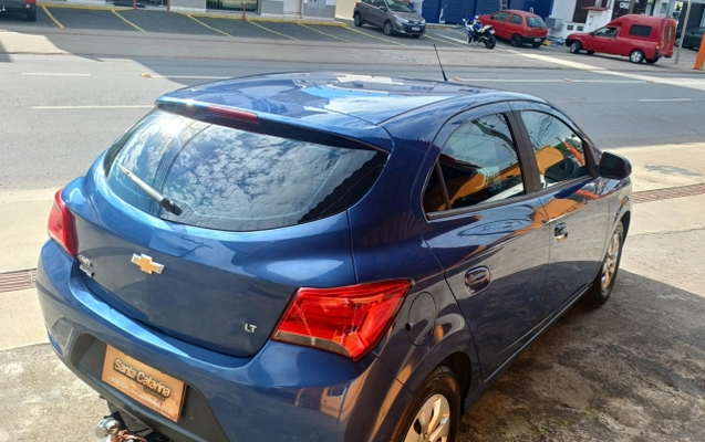 imagem-https://www.socarrao.com.br/sc-vehicle-images-prod/3094568/1786131590714-app-photos-ogYXWZmqNczVr1NPjjKlnBebE1E7zJqv.jpg