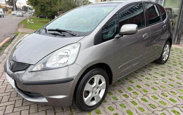 imagem-https://www.socarrao.com.br/sc-vehicle-images-prod/3094600/1789591775645-8291037_12_B_438cfefddb.jpeg