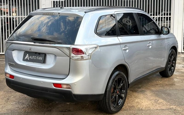 imagem-https://www.socarrao.com.br/sc-vehicle-images-prod/3094849/1790199551431-8356691_5_B_767d97fbcb.jpeg
