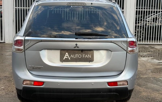 imagem-https://www.socarrao.com.br/sc-vehicle-images-prod/3094849/1790199551431-8356691_6_B_1a63565dd9.jpeg