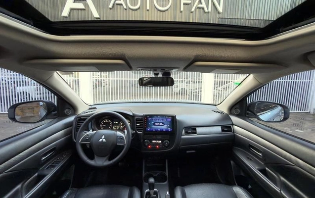 imagem-https://www.socarrao.com.br/sc-vehicle-images-prod/3094849/1790199551433-8356691_10_B_9f2d205ff4.jpeg