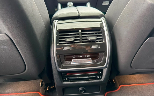 imagem-https://www.socarrao.com.br/sc-vehicle-images-prod/3094864/1786136536072-ZWZjYThiZWMtYjViYS00NzkyLTlhYzUtNjAwNDQ0ZTM3MTMyLmpwZWc.jpeg