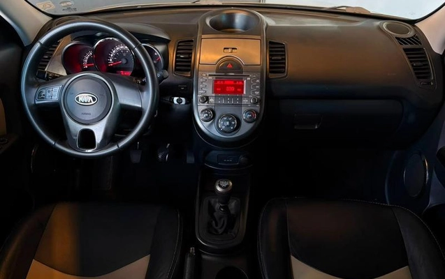 imagem-https://www.socarrao.com.br/sc-vehicle-images-prod/3094936/1788399692923-8343125_7_B_c2bd0bded6.jpeg