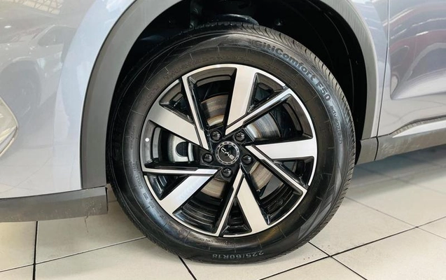 imagem-https://www.socarrao.com.br/sc-vehicle-images-prod/3104963/1792159912968-8358884_5_B_c648e16139.jpeg