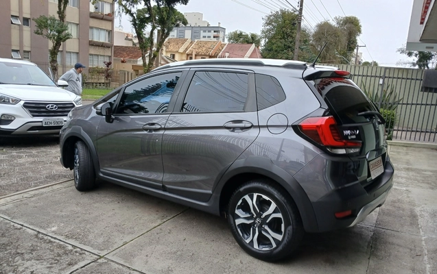 imagem-https://www.socarrao.com.br/sc-vehicle-images-prod/3104964/1786191587912-MTc4NjE5MDQ4NTA4NzQ3ODIwMDA0NTMyMjg3NDQ3NzcuanBn.jpg