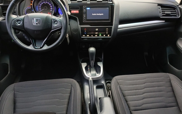 imagem-https://www.socarrao.com.br/sc-vehicle-images-prod/3104964/1786191588922-MTc4NjE5MTMyNTY1NzY1MzkyMDc1NTg0MjIzNjI2MDYuanBn.jpg