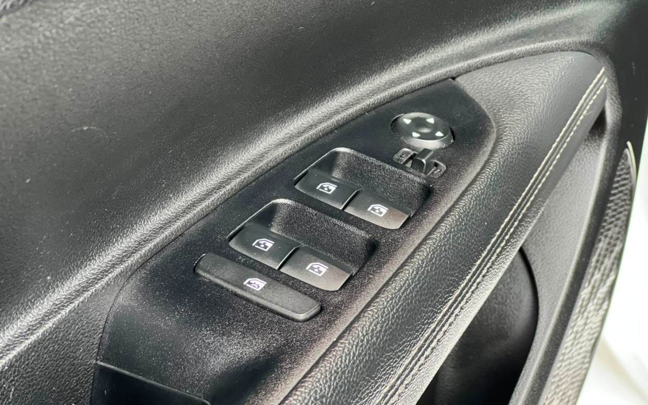 imagem-https://www.socarrao.com.br/sc-vehicle-images-prod/3104975/1786192287214-V2hhdHNBcHAgSW1hZ2UgMjAyNi0wOC0wNyBhdCAxNy4yMy40MSAoMSkuanBlZw.jpeg