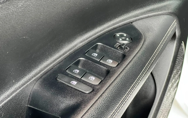 imagem-https://www.socarrao.com.br/sc-vehicle-images-prod/3104975/1786192287214-V2hhdHNBcHAgSW1hZ2UgMjAyNi0wOC0wNyBhdCAxNy4yMy40MSAoMSkuanBlZw.jpeg