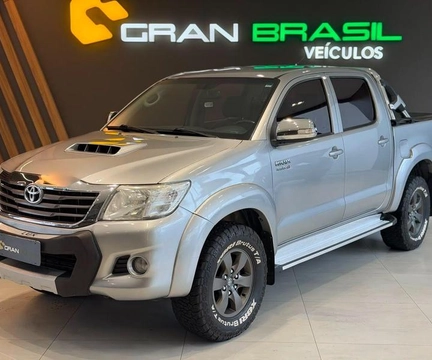 Toyota Hilux 2015 Prata — foto 1 de 3