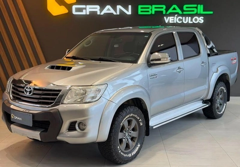 Toyota Hilux 2015 Prata — foto 1 de 3