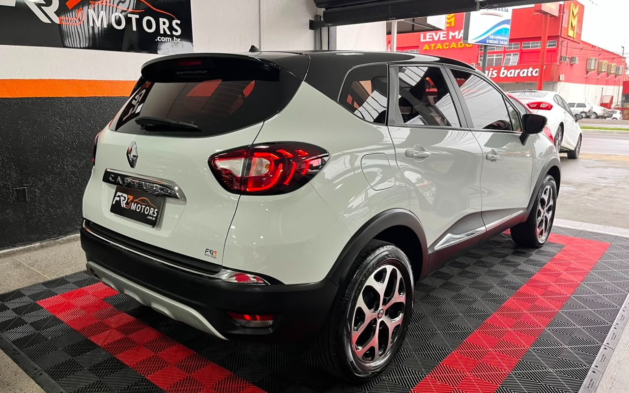 imagem-https://www.socarrao.com.br/sc-vehicle-images-prod/3105175/1786195942493-V2hhdHNBcHAgSW1hZ2UgMjAyNi0wOC0wNiBhdCAwOS4zNi41NC5qcGVn.jpeg