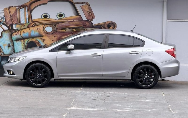 imagem-https://www.socarrao.com.br/sc-vehicle-images-prod/3105240/1788468840188-8361582_9_B_c9d90a8dc1.jpeg