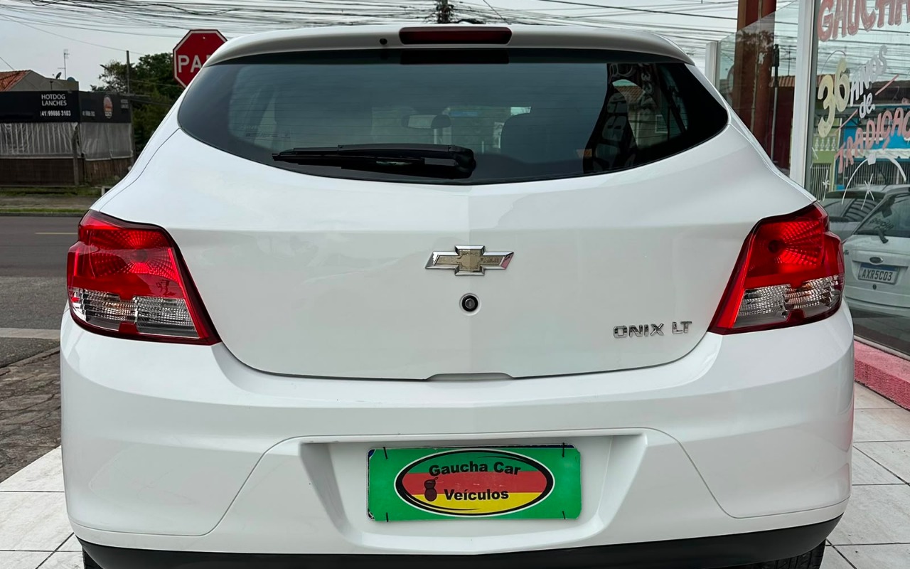 imagem-https://www.socarrao.com.br/sc-vehicle-images-prod/3105317/1786629143000-MWViYTJlMzUtMmE1ZC00NTE4LTliYmYtMTM3MjNiMjE2ZjhhLmpwZw.jpg