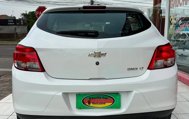 imagem-https://www.socarrao.com.br/sc-vehicle-images-prod/3105317/1786629143000-MWViYTJlMzUtMmE1ZC00NTE4LTliYmYtMTM3MjNiMjE2ZjhhLmpwZw.jpg
