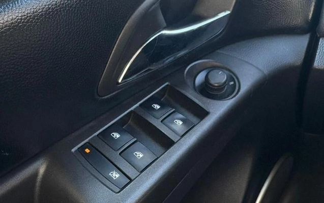 imagem-https://www.socarrao.com.br/sc-vehicle-images-prod/3105344/1786199146660-8031669_7_B_285b2e1d22.jpeg