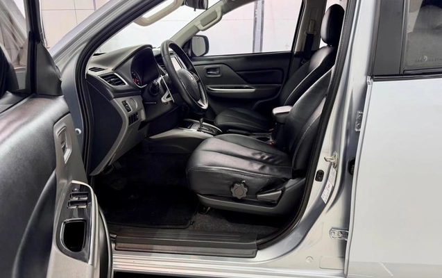 imagem-https://www.socarrao.com.br/sc-vehicle-images-prod/3105736/1789420549840-8362436_14_B_6e4df29079.jpeg