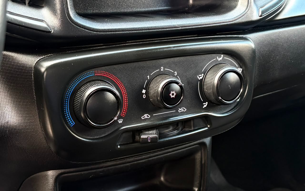 imagem-https://www.socarrao.com.br/sc-vehicle-images-prod/3105891/1786210660732-V2hhdHNBcHAgSW1hZ2UgMjAyNi0wOC0wOCBhdCAxMy41OC40MSAoMSkuanBlZw.jpeg