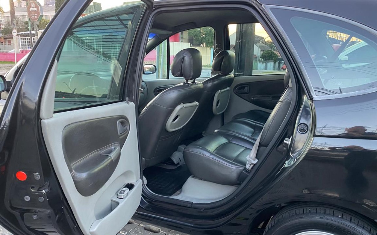 imagem-https://www.socarrao.com.br/sc-vehicle-images-prod/3106192/1787672139016-MTcuanBlZw.jpeg