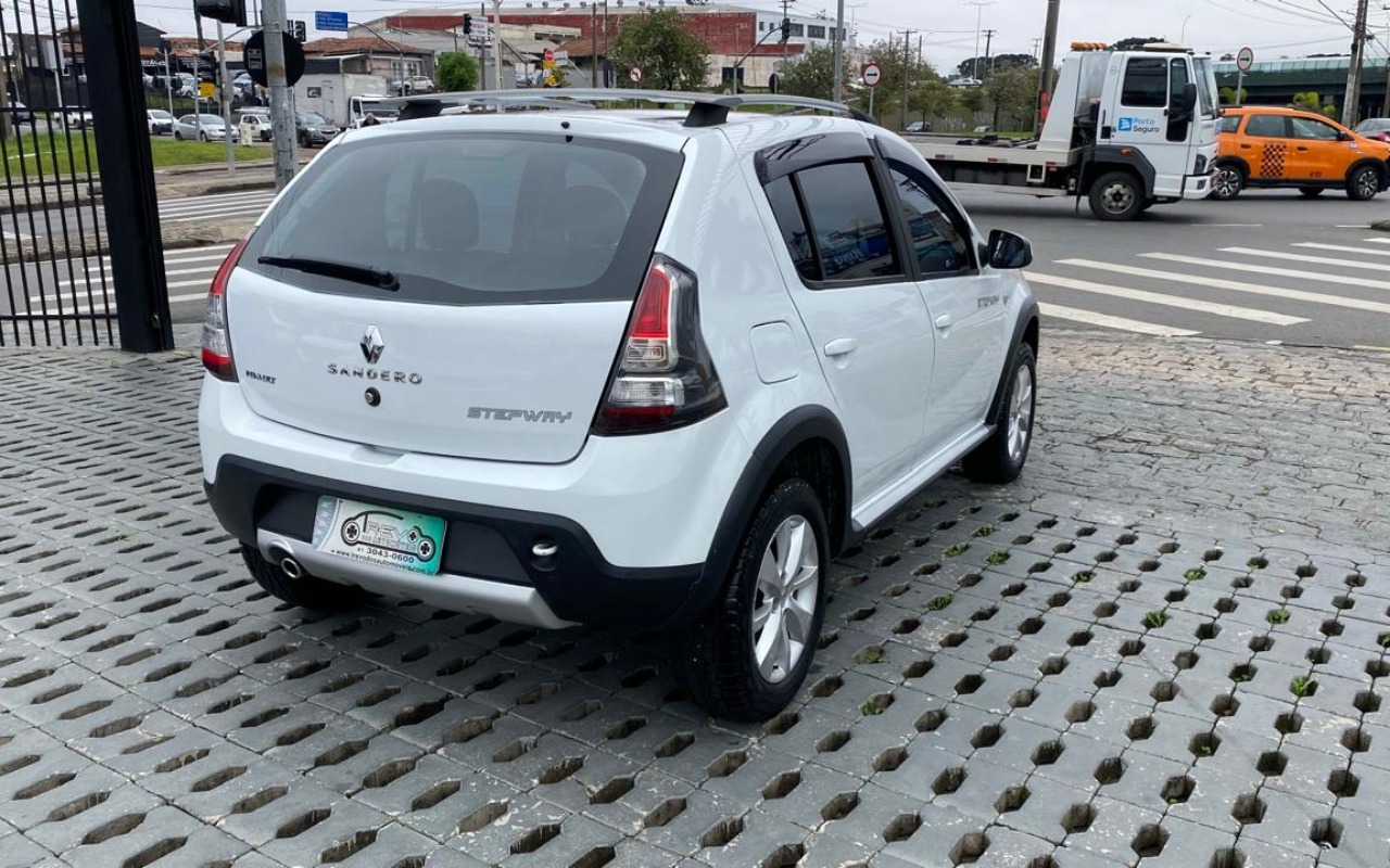 imagem-https://www.socarrao.com.br/sc-vehicle-images-prod/3106218/1786723143400-Ny5qcGVn.jpeg