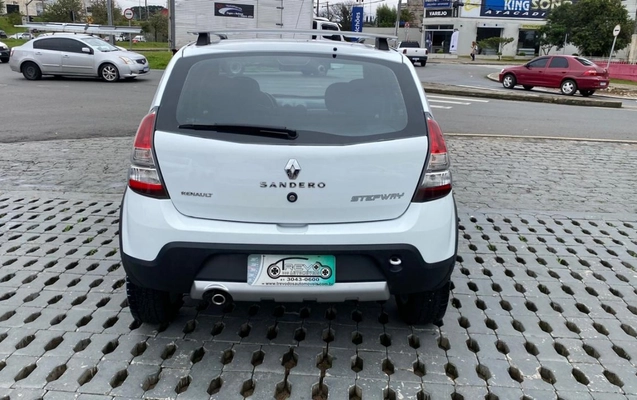imagem-https://www.socarrao.com.br/sc-vehicle-images-prod/3106218/1786723143504-OC5qcGVn.jpeg